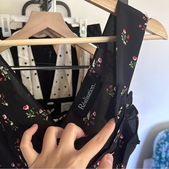 Realisation Par the Ivy Black Floral dress in Posy Size S🖤 - Picture 7 of 11